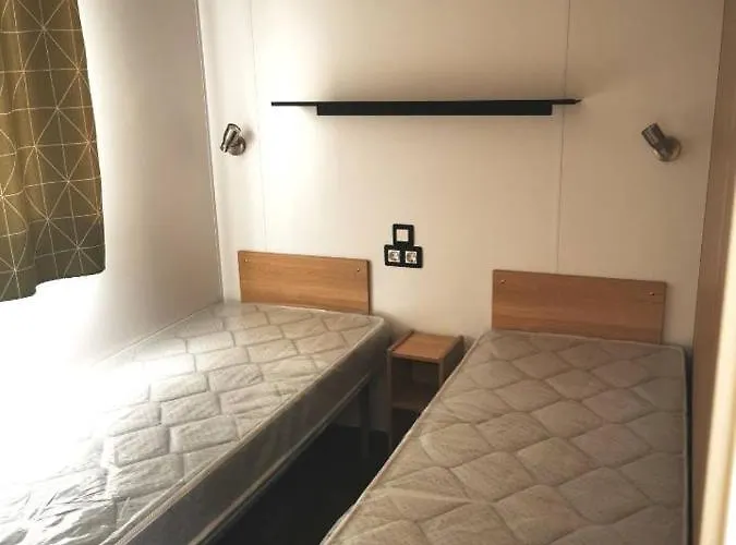 Mobil 8 Personnes L Ile D Or Raphael مكان تخييم *